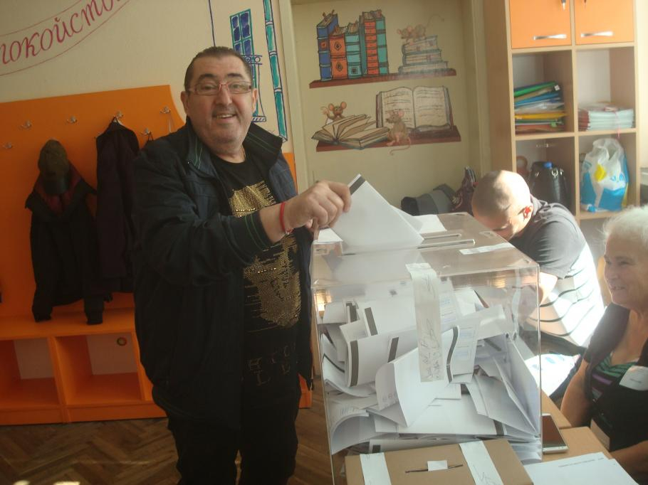 Митьо Пищова раздал по 5 хиляди кюфтета, кебапчета, бири и лимонади за изборите, радва се, че...