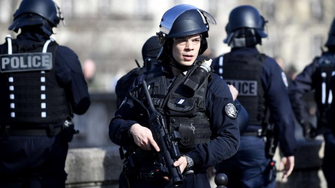Паника в Байон! Полицията е на крак след стрелба и експлозия край джамия