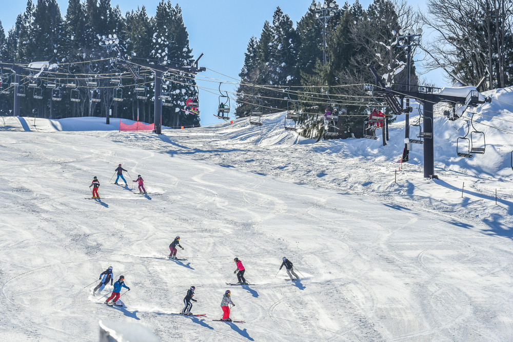 Ужасяващи снежни чудовища дебнат в известен ски курорт СНИМКИ