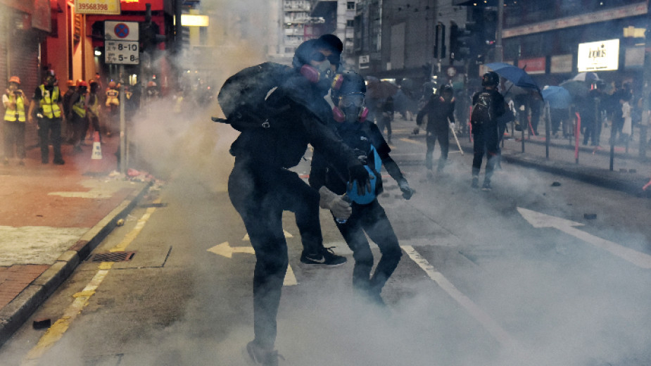 Демонстранти атакуваха офиса на китайската агенция "Синхуа" в Хонконг