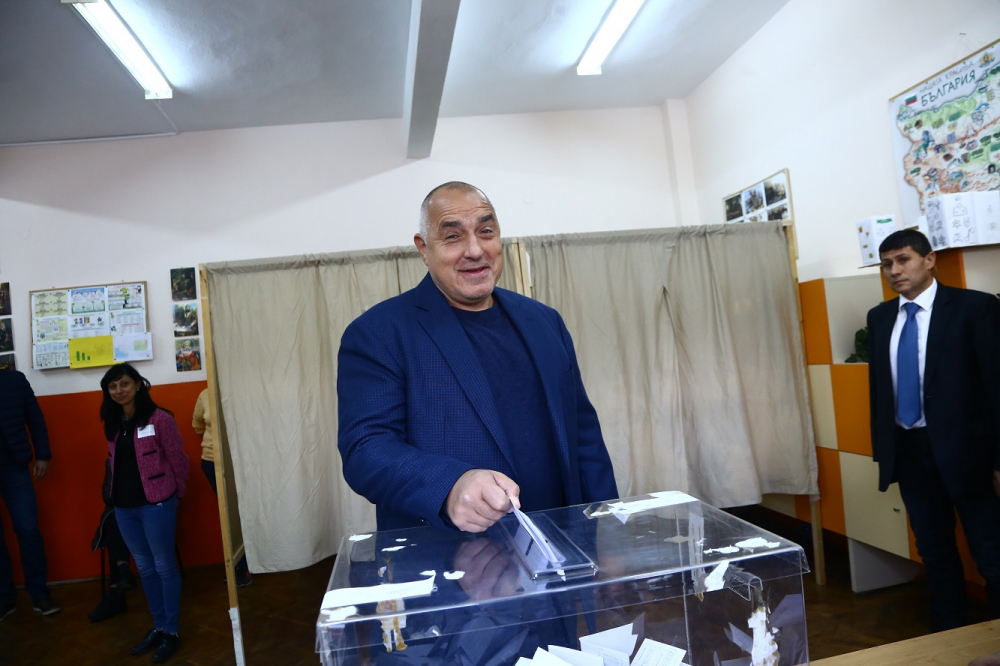БЛИЦ TV: Борисов гласува, поздрави първо Марио и ожали президента Радев - те го ошашавиха!  ВИДЕО