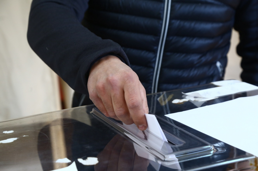 Българи в чужбина скочиха срещу избора на Радев за датата на изборите 