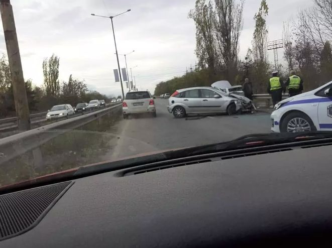 Тежко меле на външната магистрала в Перник, има пострадали СНИМКИ 