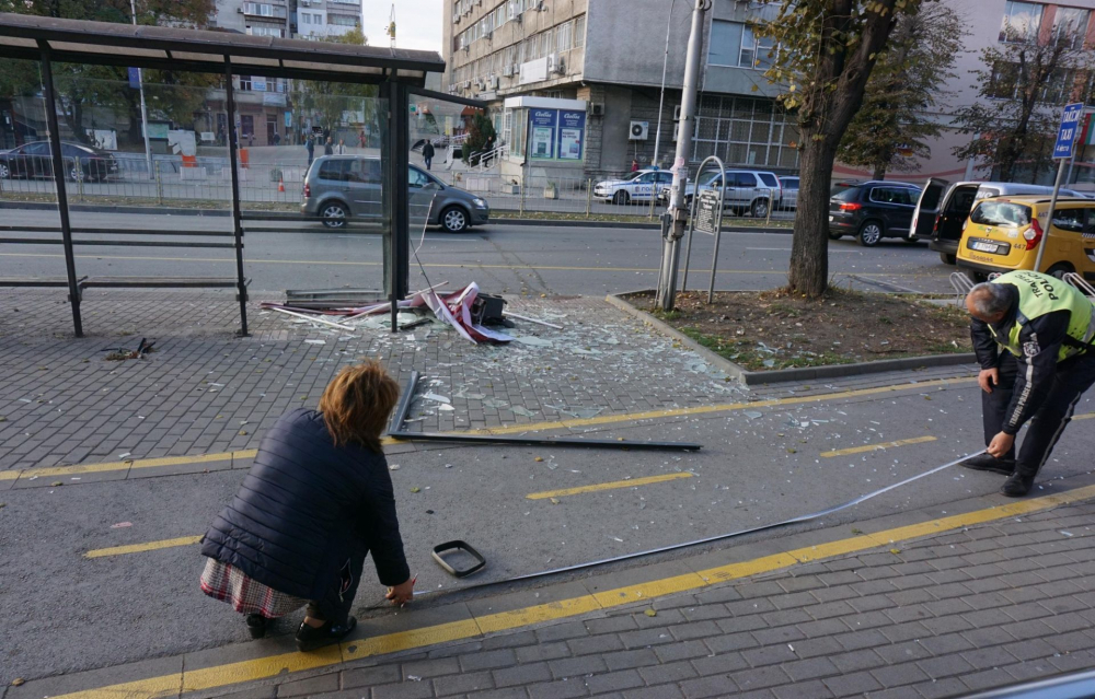 СНИМКИ от ужасното меле във Варна, където келеш прегази трима души на спирка