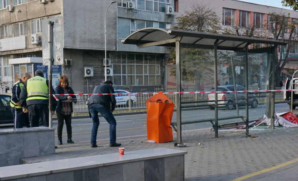 СНИМКИ от ужасното меле във Варна, където келеш прегази трима души на спирка