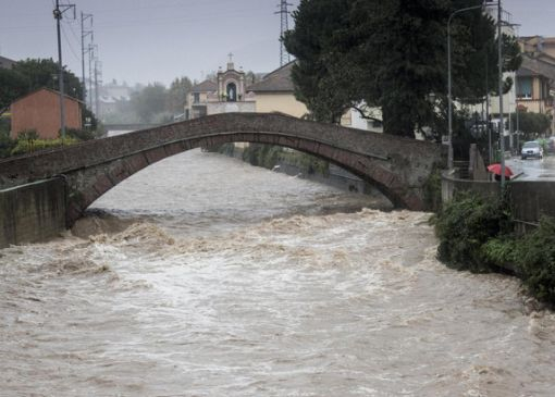Мощна буря помете Франция и Италия СНИМКИ