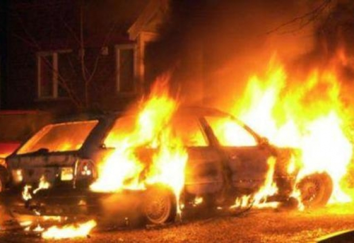 Сигнал до БЛИЦ: Автомобили горят в столицата