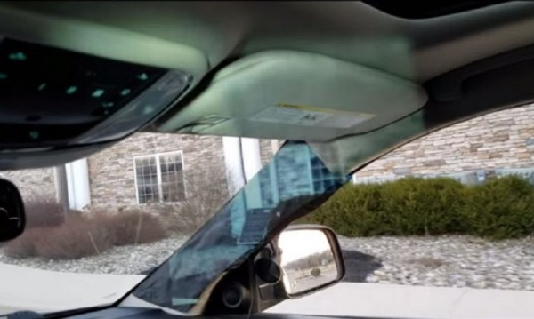 Тийнейджърка с голямо откритие: Край на "слепите зони" в автомобила ВИДЕО