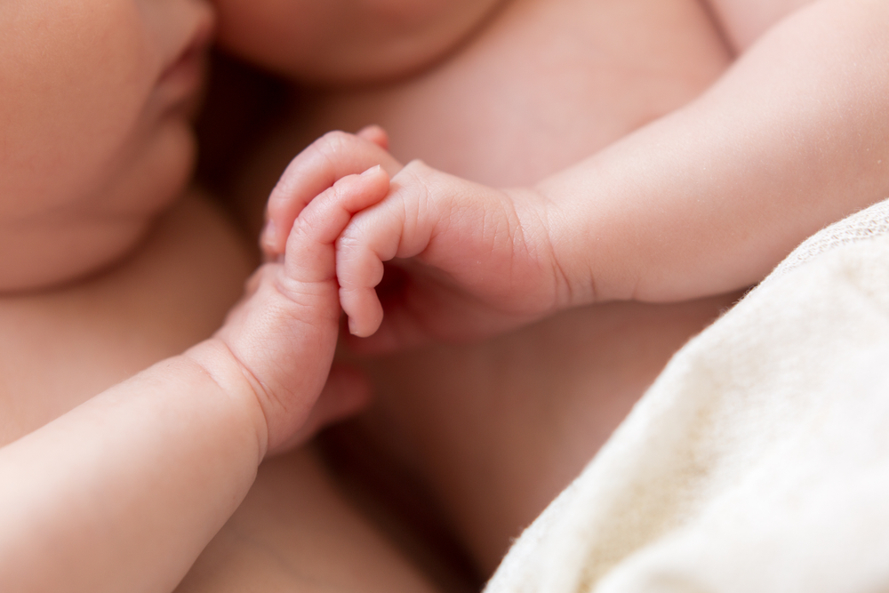 Шок в Дупница! 23-годишна майка на 2 деца роди близнаци, без да знае, че е бременна
