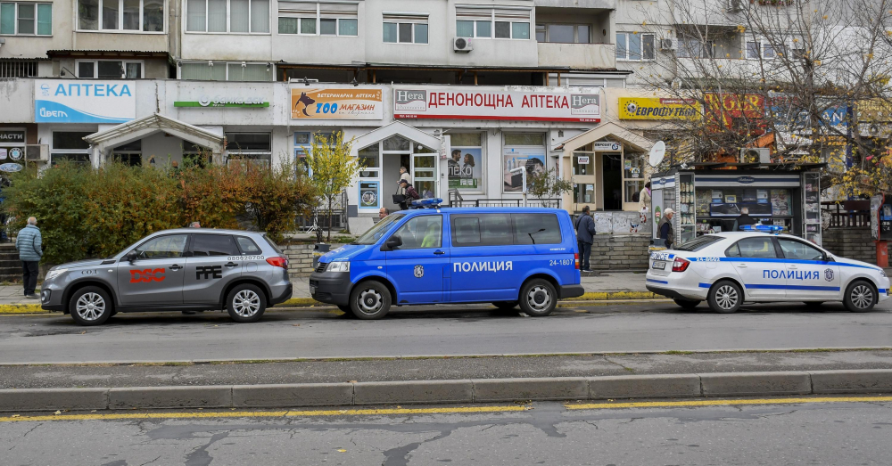 Първи СНИМКИ от обрания банков клон в София