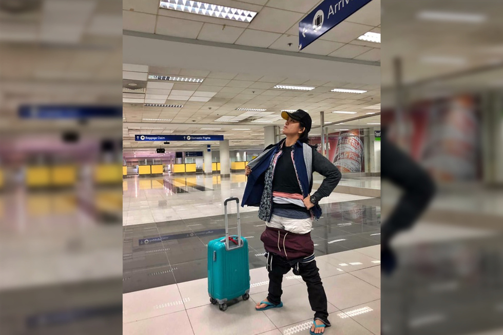 Култова СНИМКА! Хитра туристка откри начин как да не плаща за екстра багаж