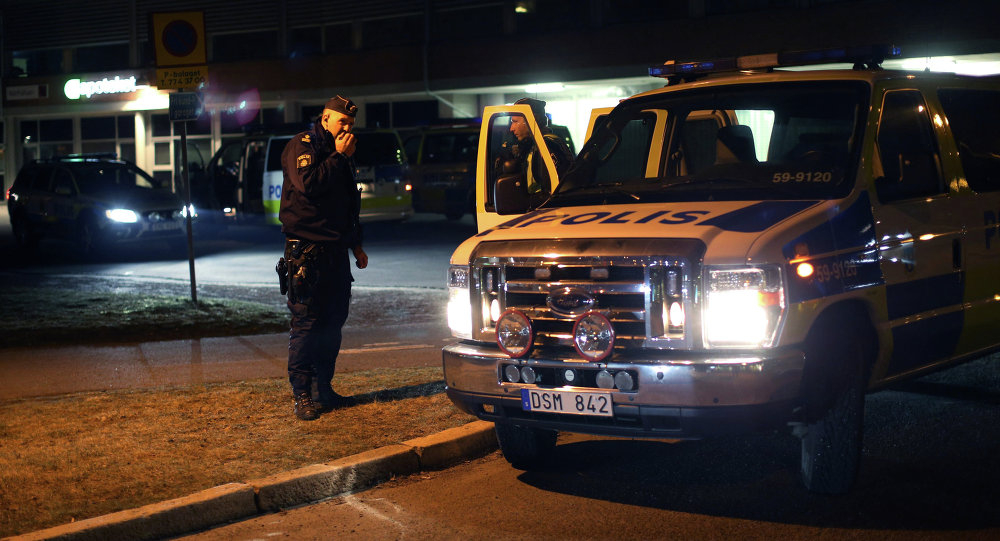 Кръв се лее в Швеция! Неизвестни откриха огън пред пицария и стана страшно СНИМКИ