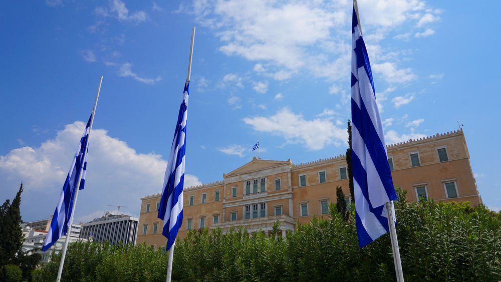 Солени глоби: В Гърция всеки ще е длъжен да доказва с какви пари пазарува