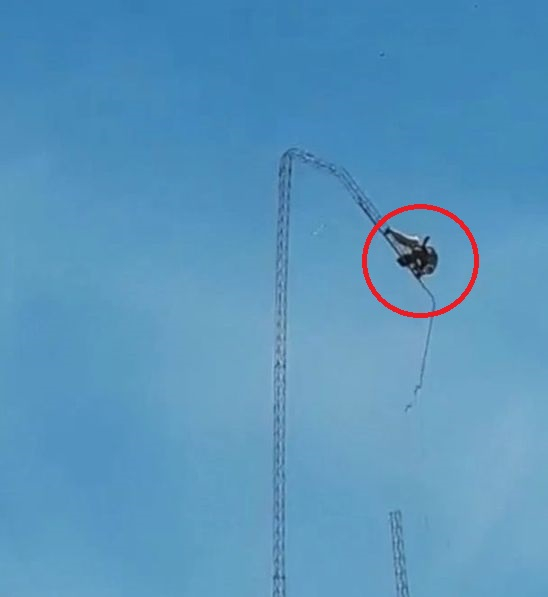 Ужасяващо ВИДЕО: Работник лети към смъртта от 40 метра височина