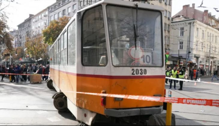 Развръзка? Обвиняват ватманката за дерайлиралия трамвай в София