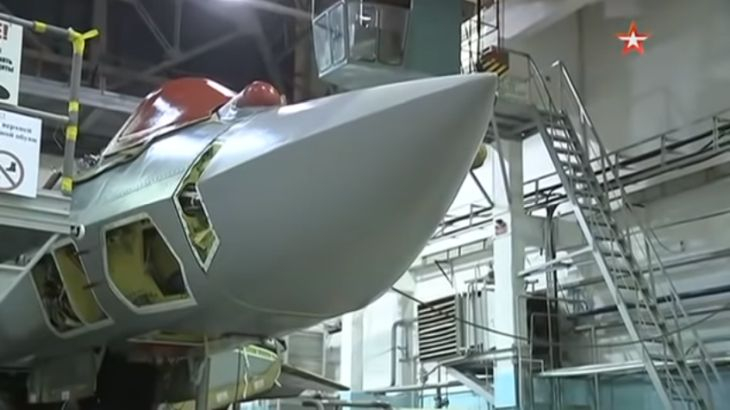 Публикуваха ВИДЕО от сглобяването на първия сериен Су-57