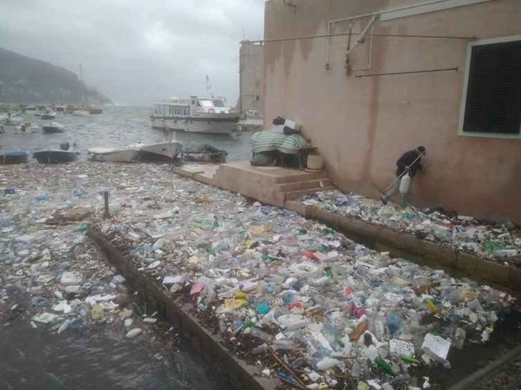 Гнусна СНИМКА показа какво изхвърли морето край Дубровник