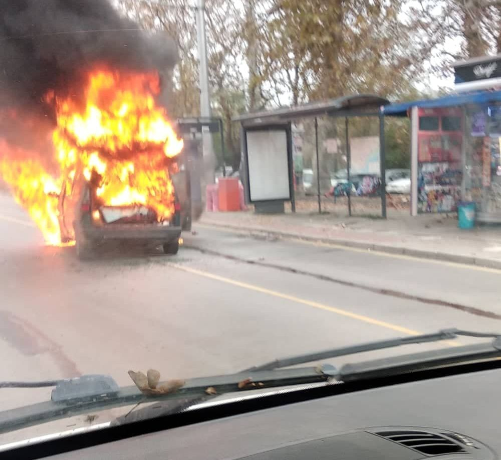 Кола се запали на входа на Велинград и стана страшно