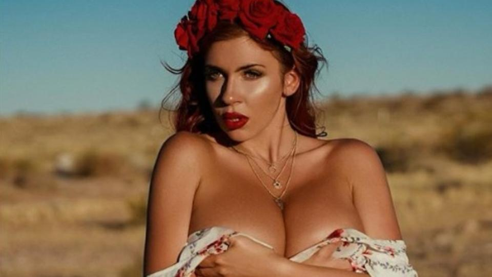 Гореща моделка от Instagram се оплака от липса на секс СНИМКИ