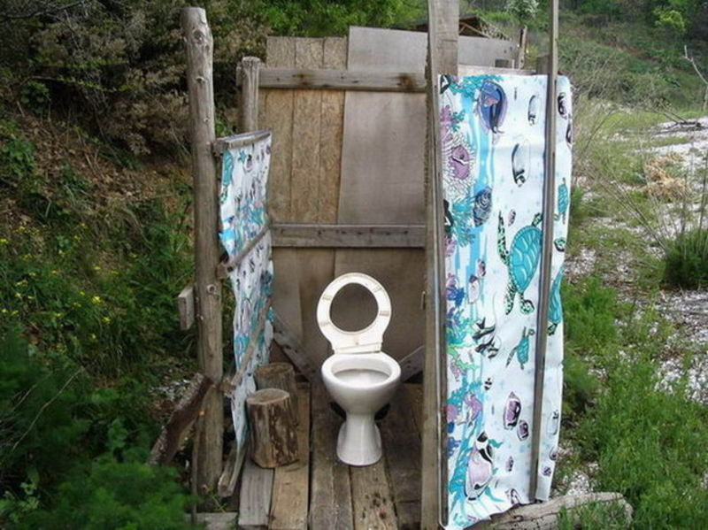 Тайната падна: Преброиха колко българи имат външна тоалетна