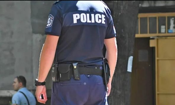 Не е за вярване какво направиха пловдивски полицаи, след като кола се заби в светофар СНИМКИ 