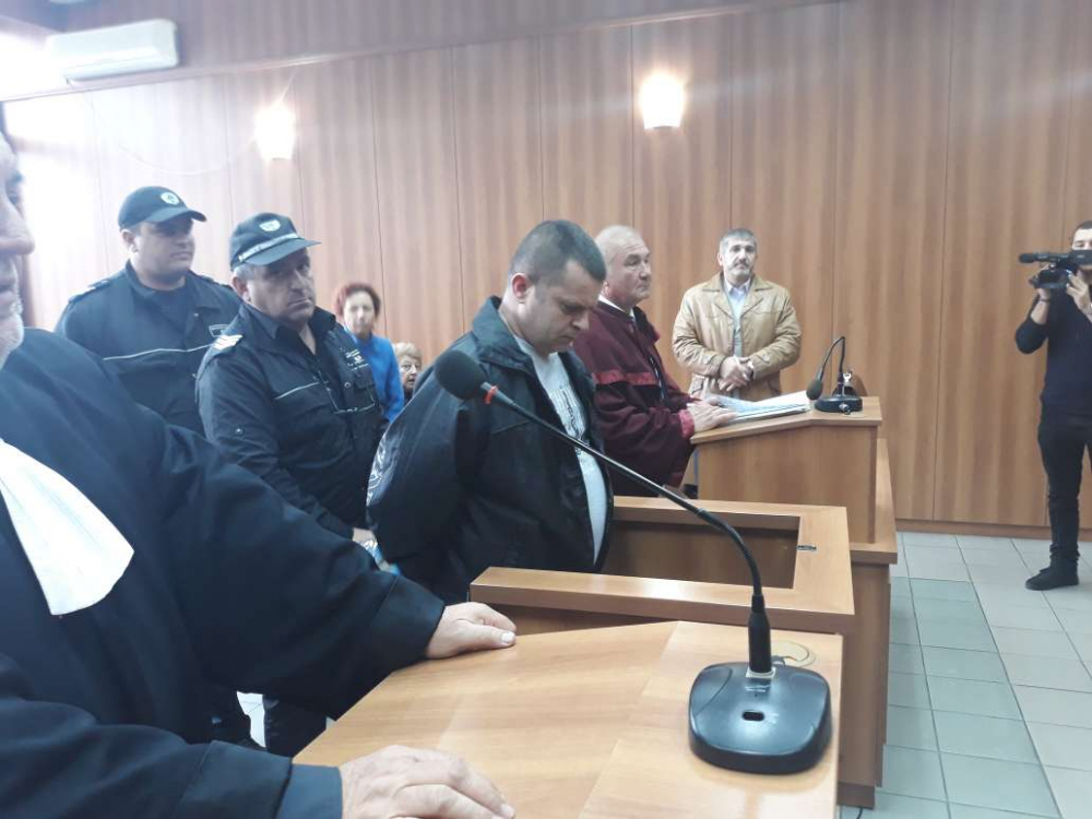 БЛИЦ TV: Прокурор и адвокат в лют спор зверско ли е убийството на пловдивския доцент