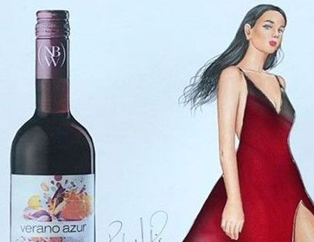 Моделите на Едгар Артис оживяват с виното на VERANO AZUR