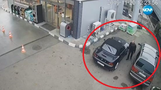 Мъж с луксозно кабрио направи нещо срамно на столична бензиностанция ВИДЕО