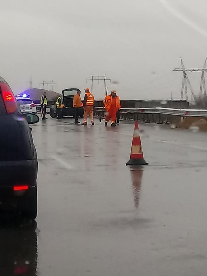 Страшна катастрофа на изхода на София в големия дъжд СНИМКИ