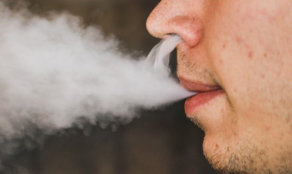 ВИДЕО 18+ показа на какво приличат белите дробове след 30 години пушене