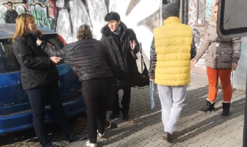 Екшън ВИДЕО показва какво правят контрольорки на гратисчийка в София 