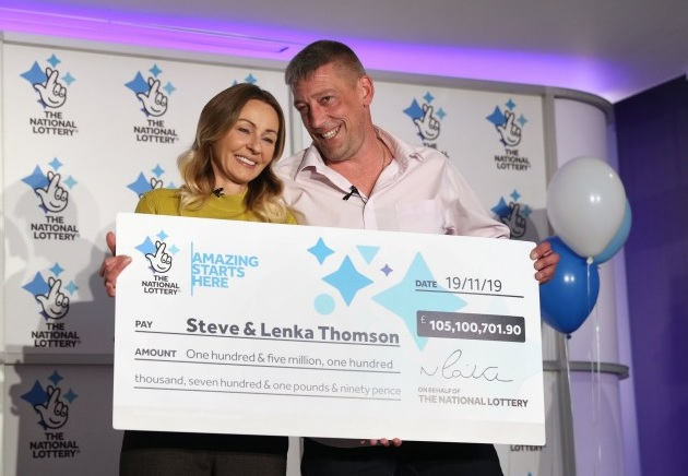 Невероятно щастие: Двойка с 3 деца спечели 105 милиона от лотарията ВИДЕО