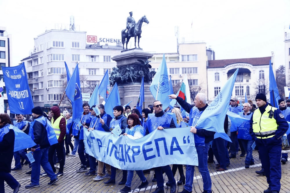 Протест на КТ "Подкрепа" против предложението за болничните СНИМКИ