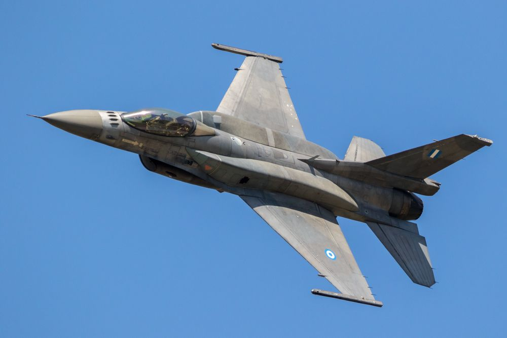 Правителството одобри договорите за още осем изтребителя F-16