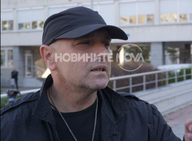 Зрелищни СНИМКИ от ареста на полуголия пациент, бил и душил лекари в София