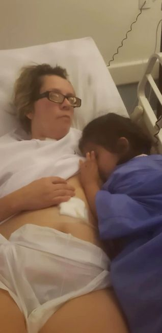 Жена се събуди от едномесечна кома, за да накърми дъщеря си СНИМКИ  