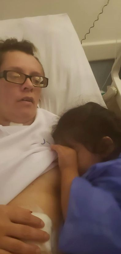 Жена се събуди от едномесечна кома, за да накърми дъщеря си СНИМКИ  