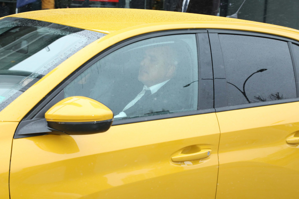 Борисов показа уникални СНИМКИ на жълтата джипка, която подкара