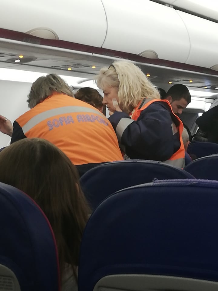 Само в БЛИЦ: Страшна драма в небето при полет на Wizz Air от Дубай до София СНИМКИ