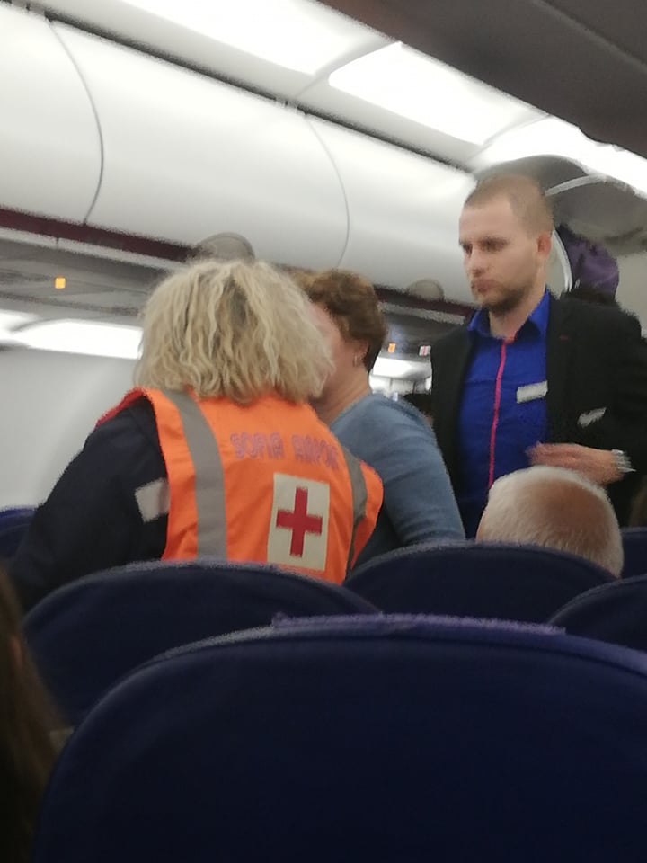 Само в БЛИЦ: Страшна драма в небето при полет на Wizz Air от Дубай до София СНИМКИ