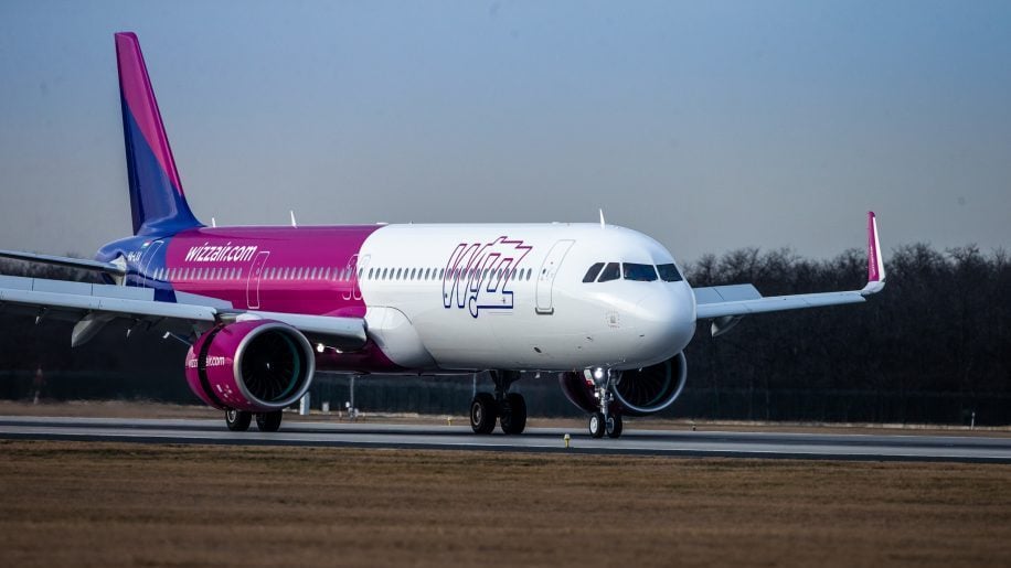 Само в БЛИЦ: Страшна драма в небето при полет на Wizz Air от Дубай до София СНИМКИ