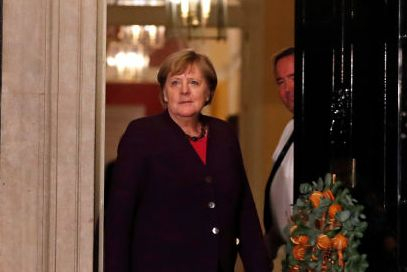 Увековечиха Меркел приживе ВИДЕО 