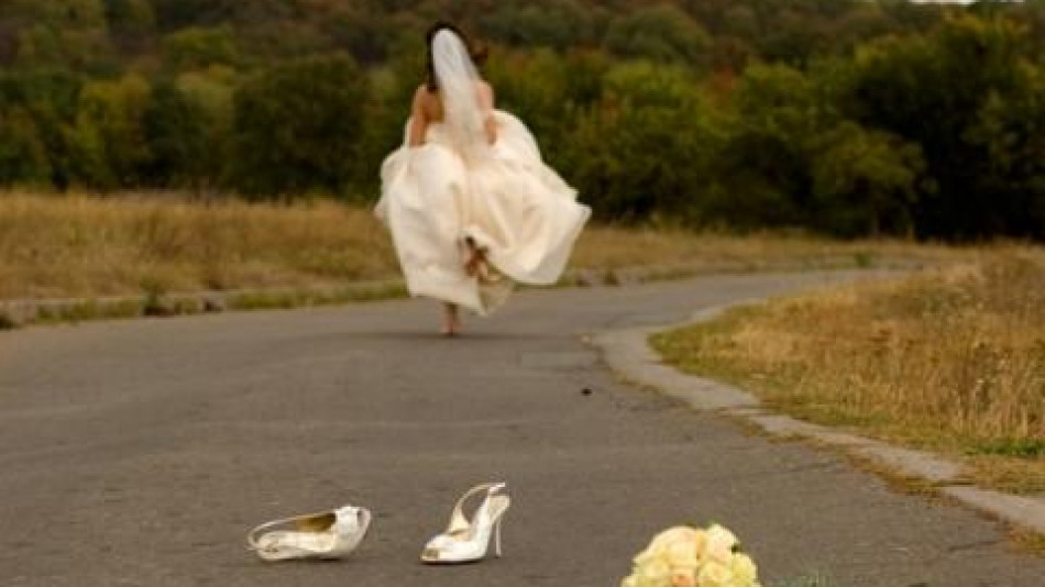 Булка избяга от сватбата със свекъра, а младоженецът се залюби с...