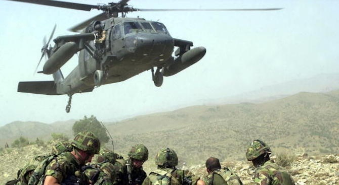 US хеликоптер Блек Хоук подаде сигнал за бедствие и стана най-лошото