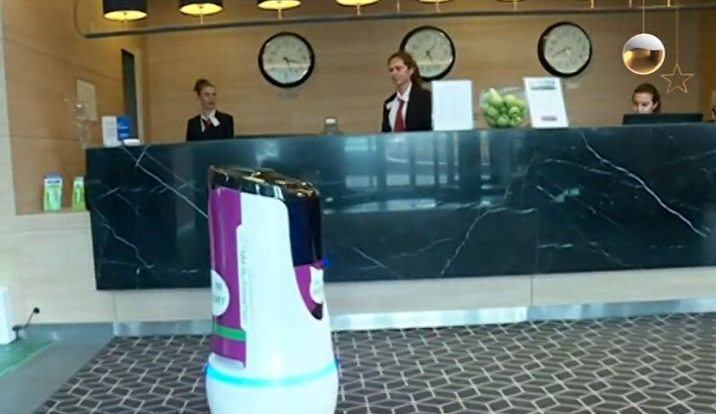 Робот-камериерка започна работа в хотел в София ВИДЕО