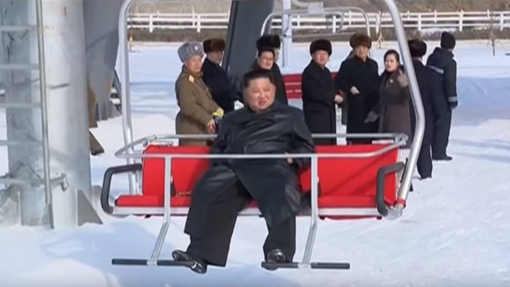 Ким Чен-ун откри луксозен социалистически рай СНИМКИ