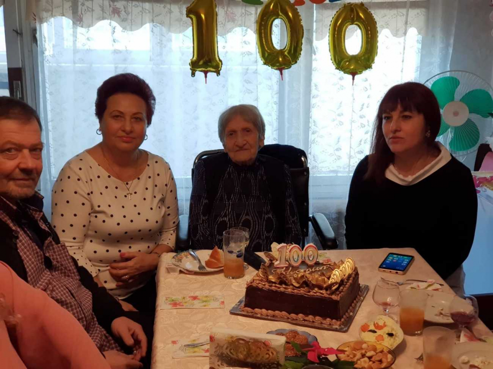 Бургазлийка навърши 100 г. и даде ценен съвет на всички млади ВИДЕО