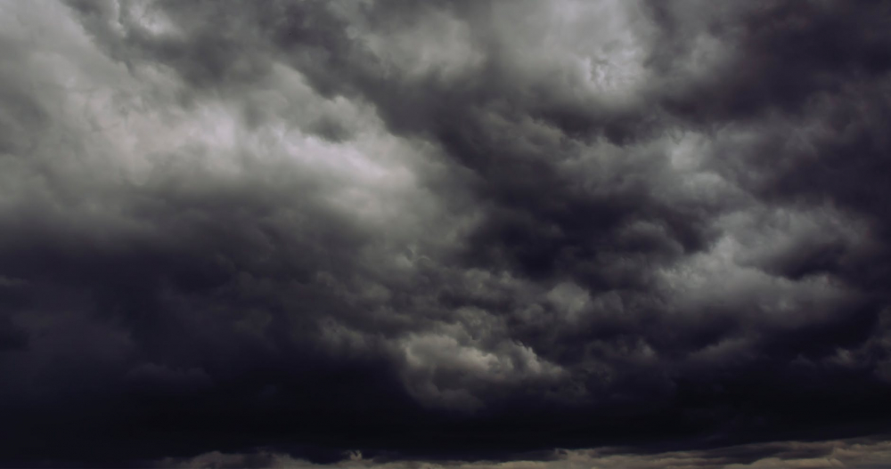 Прогноза: Тъмни облаци захлупиха България в сряда, а в петък и събота...