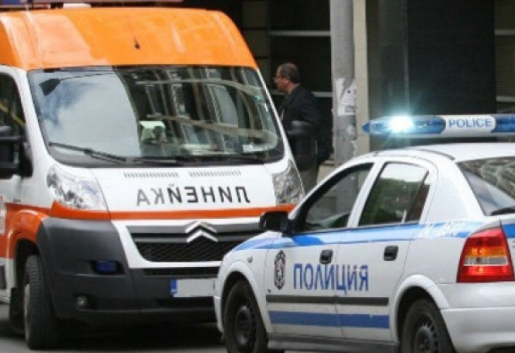 Сигнал до БЛИЦ: Катастрофа между линейка и кола в София