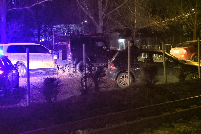 Първи СНИМКИ от зверската катастрофа с джип и кола в София 